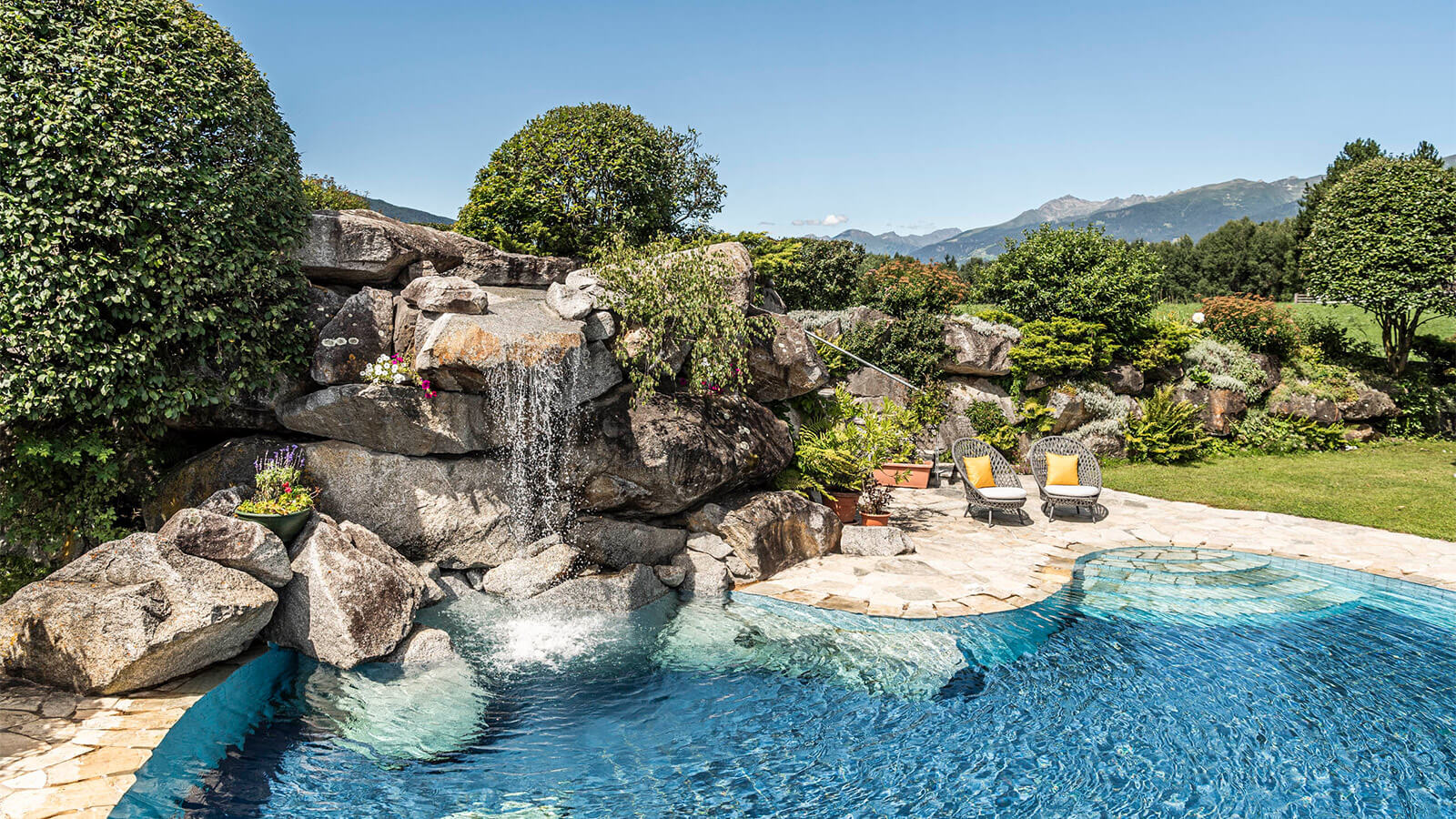 Hotel with pool at Reischach